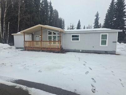 Perfect 3-bedroom house with AC in charming Fairbanks on quiet dead end road.