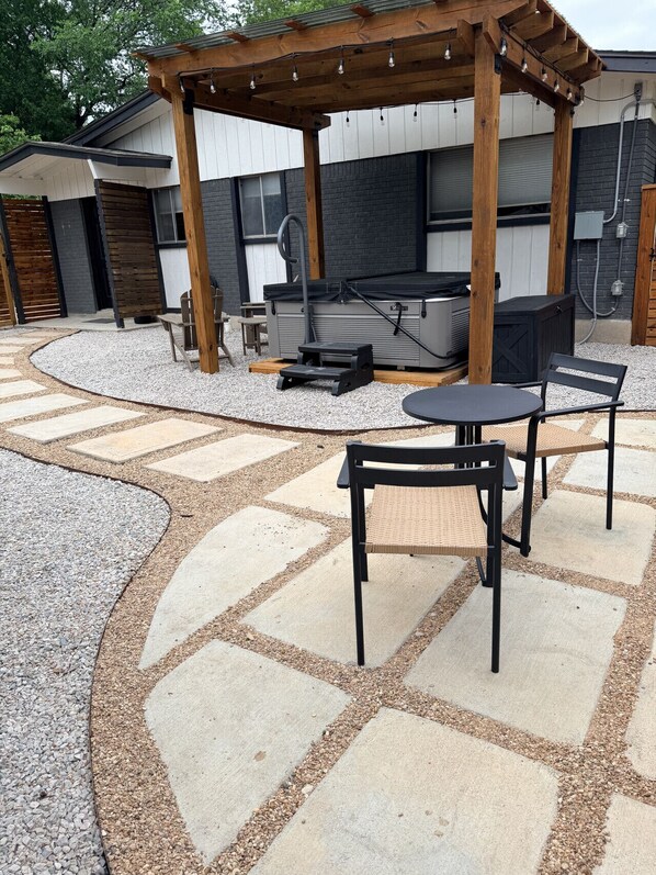 Outdoor dining - The Juniper - Renovated, Cozy North Loop Home w/ Hot Tub (Austin)