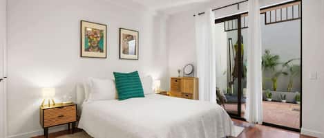 1 chambre, bureau, fer et planche à repasser, Wi-Fi