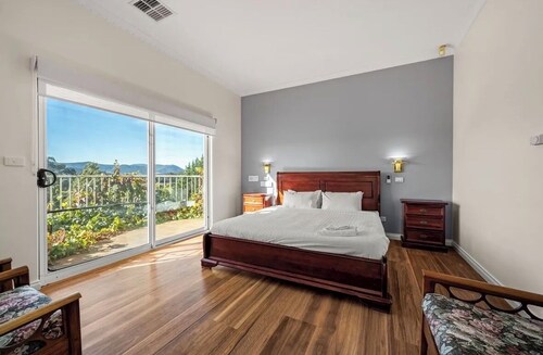 Luxe Buffalo River Retreat - Indoor Heated Pool, Spa and Sauna