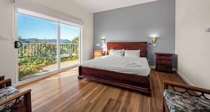 Luxe Buffalo River Retreat - Indoor Heated Pool, Spa and Sauna