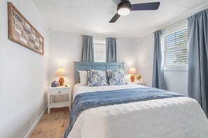 Room - NEW Beach Townhouse-GREAT Location-Walk to Beach (Panama City Beach)