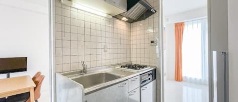 Apartment(i01), Non Smoking | Private kitchen | Fridge, microwave, stovetop, cookware/dishes/utensils