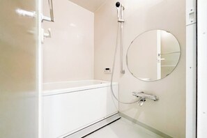 Apartment, Nichtraucher, Stadtblick (i01) | Badezimmer | Kostenlose Toilettenartikel, Haartrockner, Handtücher, Shampoo