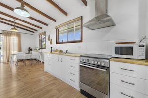 Luxury Studio, Lake View, Garden Area | Private kitchen