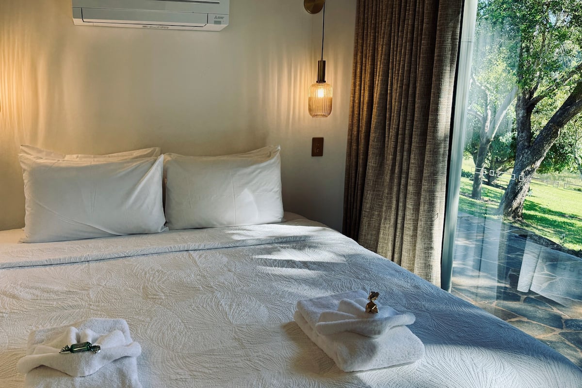 Luxury Studio, Lake View, Lakeside | In-room safe, soundproofing, iron/ironing board, free WiFi