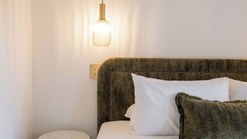 Luxury Studio, Lake View, Lakeside | Premium bedding, pillow-top beds, in-room safe, soundproofing