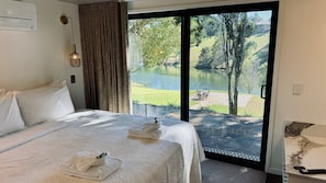 Luxury Studio, Lake View, Lakeside - Lakes Edge Retreat (Yungaburra)