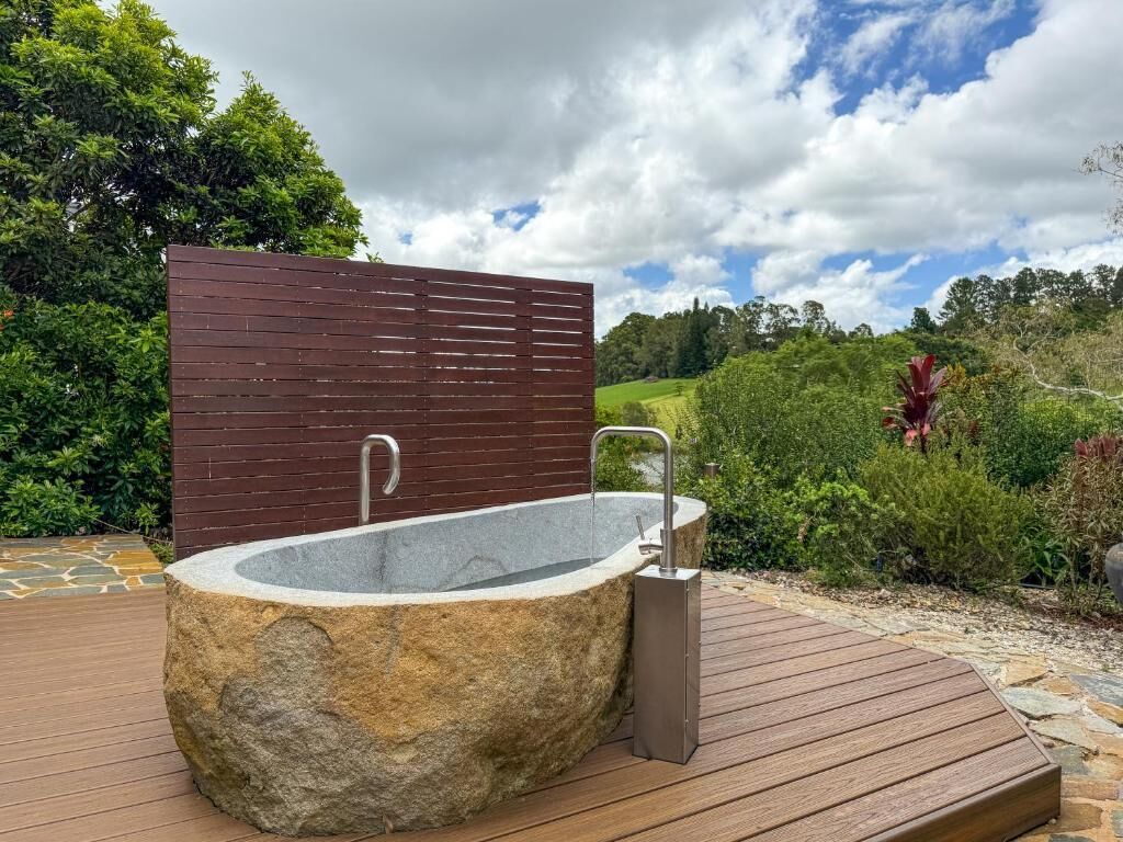 مغطس سبا خارجي