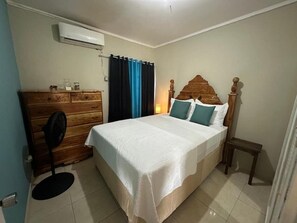 Iron/ironing board, free WiFi, bed sheets - Your home away from home In Montego Bay (Montego Bay)
