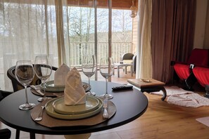 Interior - Luxury loveroom with private Jacuzzi, sauna, cinema corner & privacy area (Saint-Privat)