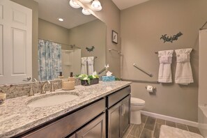 Hair dryer, towels, soap, toilet paper - Close to Disney! Home w/ Patio & Community Perks (Davenport)