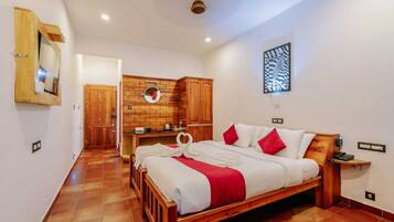 Deluxe Double Room | Egyptian cotton sheets, premium bedding, desk, free WiFi