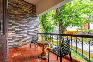 Standard Room | Balcony - Karar Gardens (Kumily)