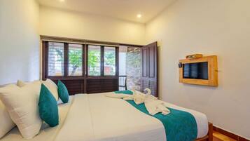 Egyptian cotton sheets, premium bedding, desk, free WiFi