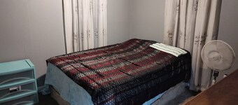 Spacious 4-bedroom house in peaceful Mobile with AC