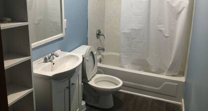 Spacious 4-bedroom house in peaceful Mobile with AC