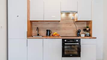 Family Apartment, Multiple Bedrooms (Apartment Meandar With Garage And) | Private kitchen