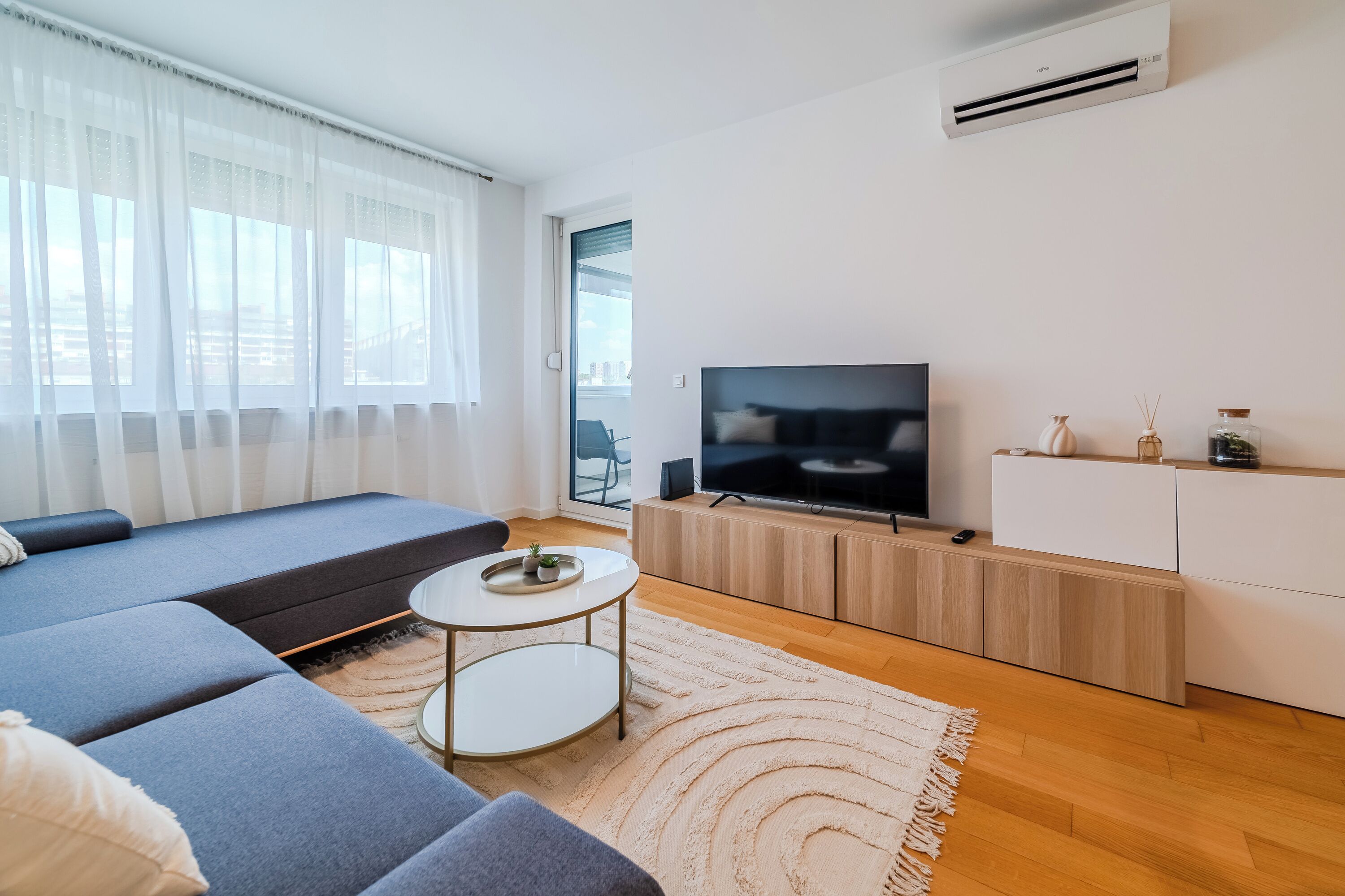 Family Apartment, Multiple Bedrooms (Apartment Meandar With Garage And) | Living area