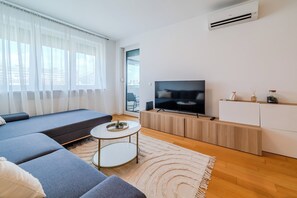 Family Apartment, Multiple Bedrooms (Apartment Meandar With Garage And) | Living area - Apartment Meandar With Garage And Terrace (Zagreb)