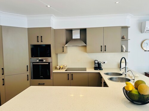 Beachside Oasis – Dixon Ave