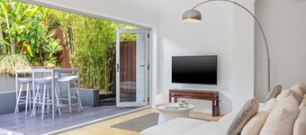 Beachside Oasis – Dixon Ave