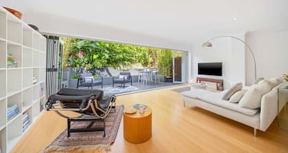 Beachside Oasis – Dixon Ave