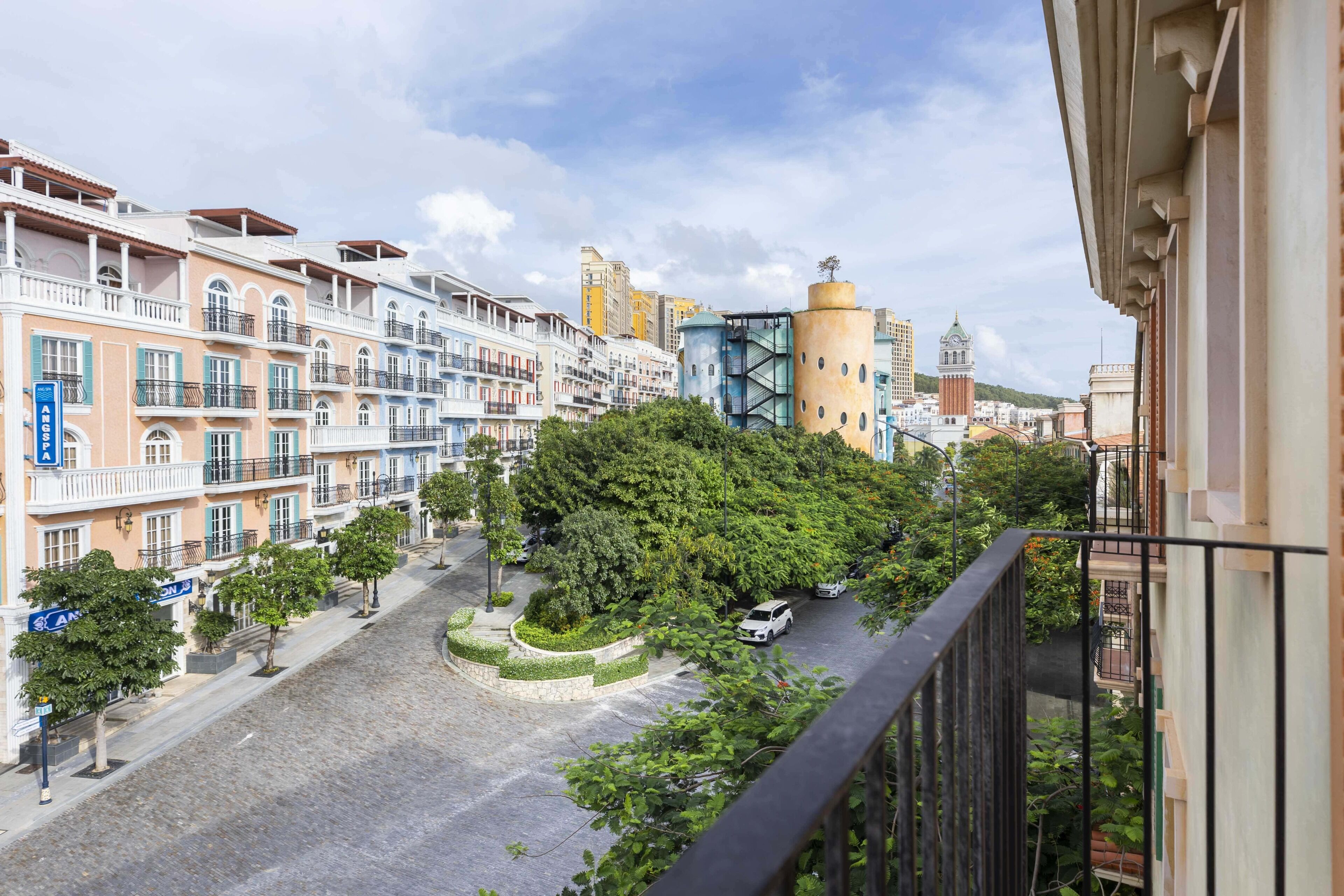 Chambre Double Deluxe, balcon, vue ville | Enceinte de l’hébergement