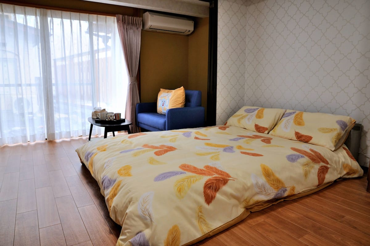 Neljän hengen superior-huone, näköala pihalle