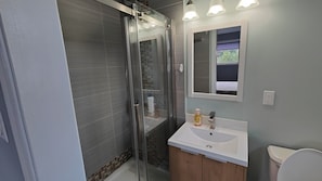 Shower, towels, soap, toilet paper