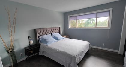 3-bedroom apartment in fantastic Kenmore with cool AC