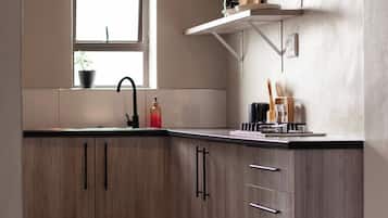 Royal Villa, Balcony, Garden View | Private kitchen