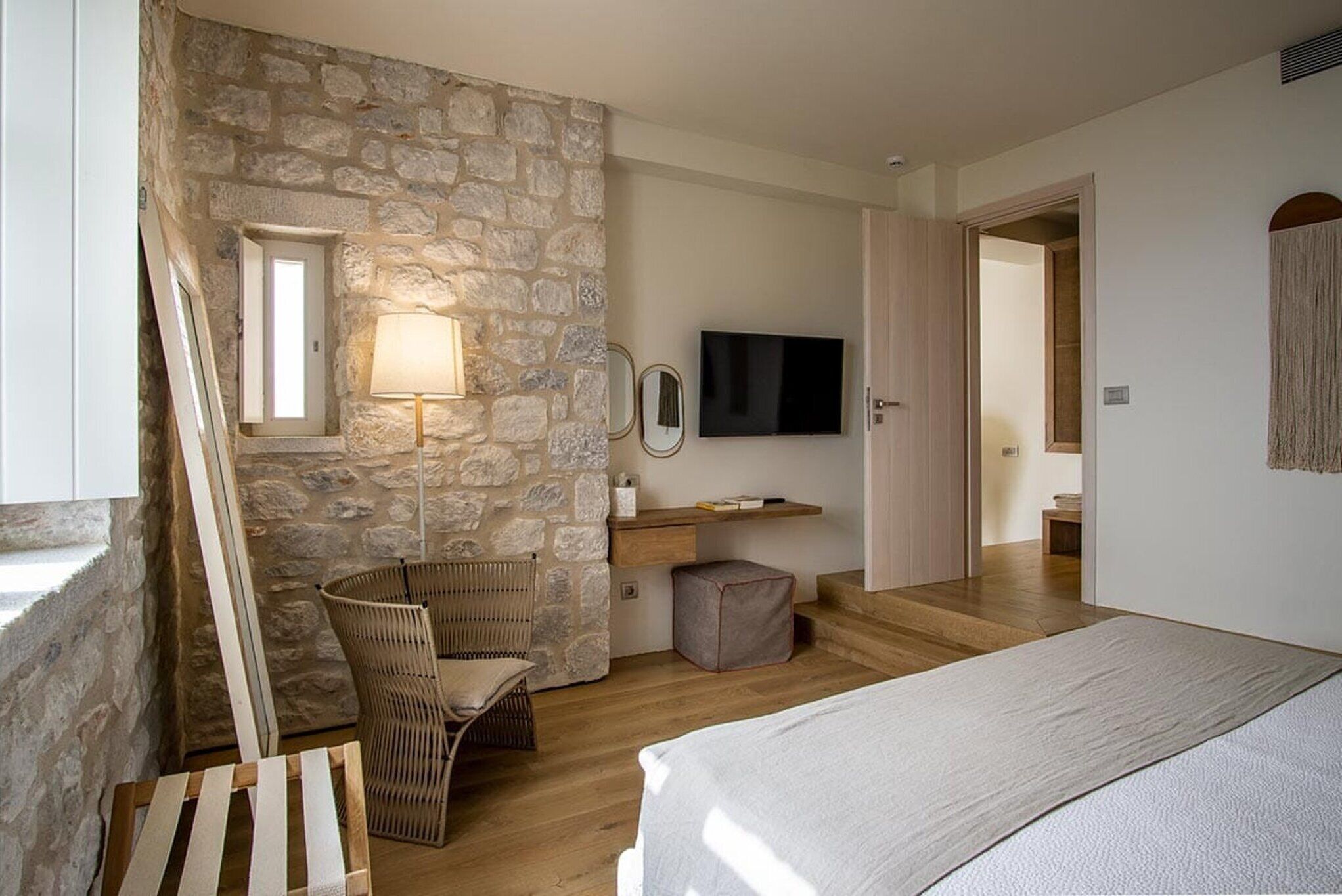 1 chambre, coffres-forts dans les chambres, fer et planche à repasser
