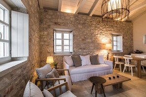 Stereo - Villa Aetheron, Divine Sea Views, Private Hot Tub, Furnished Terrace, Shared. (Peloponnese)