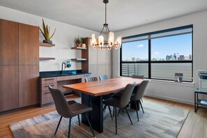 Dining -  Modern 1-Bedroom Near Downtown Dallas with Pool-View Balcony (Dallas)