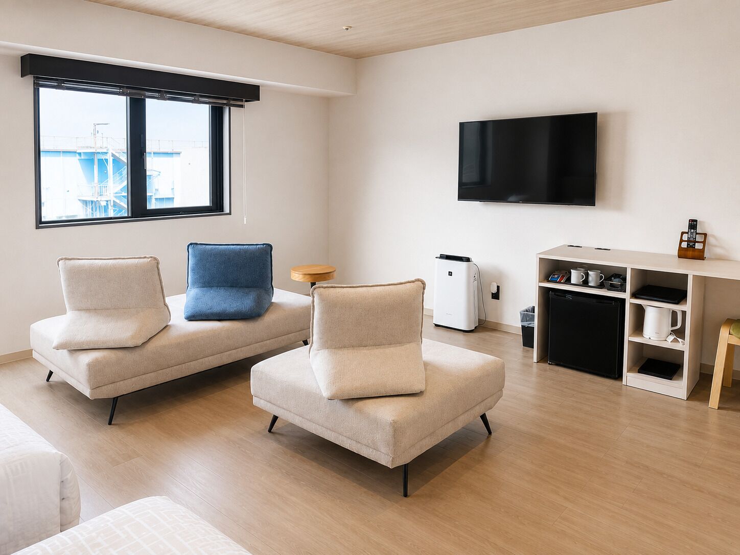 [Western Modern Triple Room] 40sqm, Non-smoking | Desk, WiFi (free), bed sheets