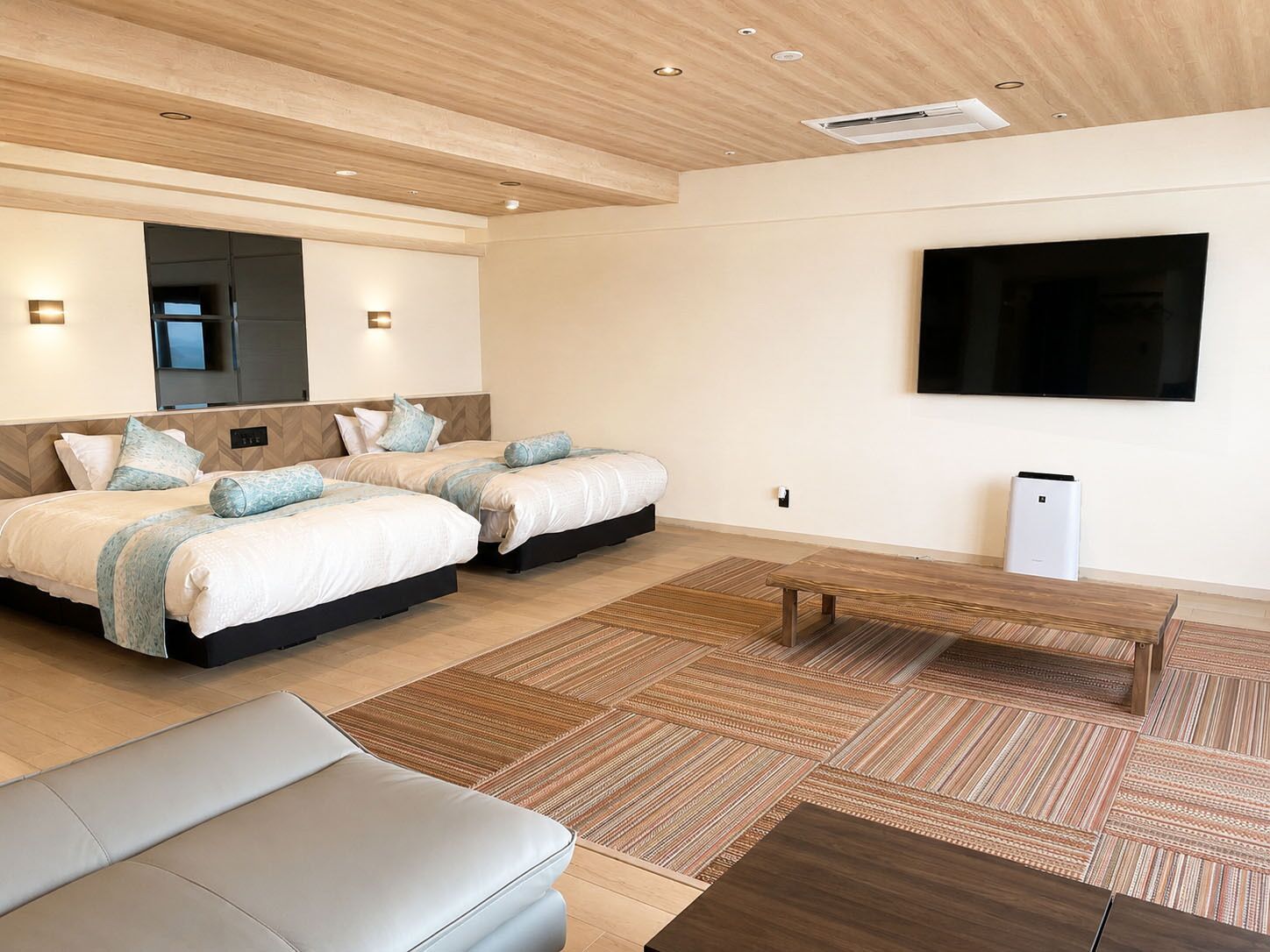 Escritorio, wifi gratis y ropa de cama 