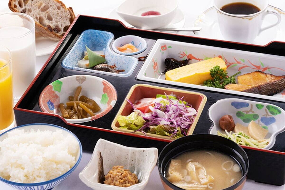 Kahden hengen huone (kaksi sänkyä), vuoristonäköala | Aamiaisateria