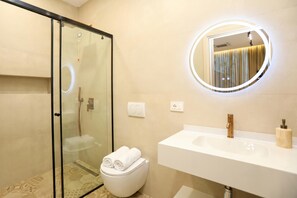 Family Apartment, Multiple Bedrooms, 2 Bathrooms, Mountainside (Palasea Apartment) | Bathroom - Palasea Apartment (Himarë)