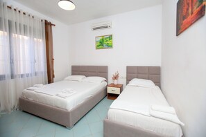 4 bedrooms, free WiFi, bed sheets - Villa Meminaj With Sea View And Garden (Orikum)
