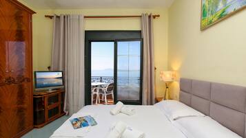 Vila Keluarga, beberapa kamar, 2 kamar mandi, tepi gunung (Villa Meminaj With Sea View And) | 4 kamar tidur, Wi-Fi gratis, dan seprai linen