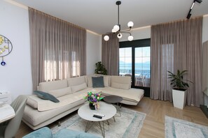 Villa familiale, plusieurs chambres, 2 salles de bains (Villa Meminaj With Sea View And) | Vue de la chambre