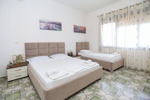 4 bedrooms, free WiFi, bed sheets - Villa Meminaj With Sea View And Garden (Orikum)