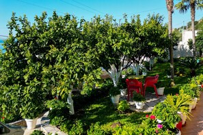 Outdoor dining - Villa Meminaj With Sea View And Garden (Orikum)