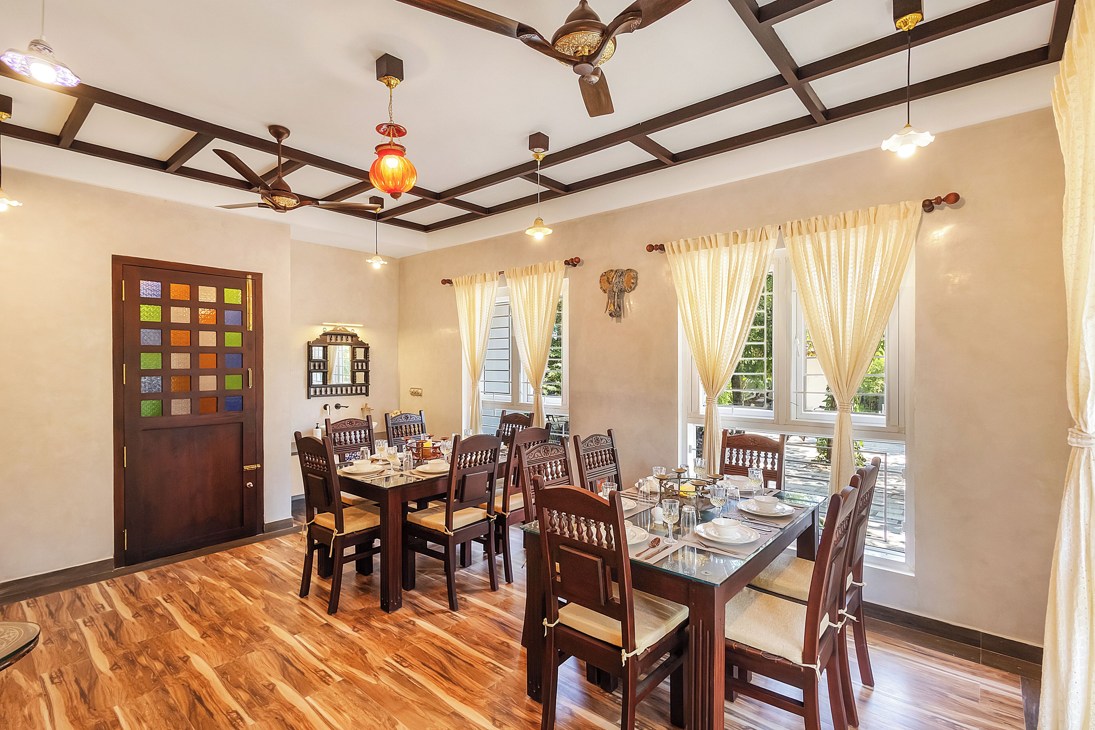 Vila Deluks | Tempat makan