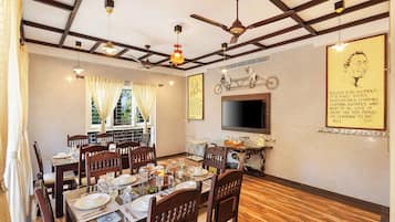 Deluxe Villa | Dining