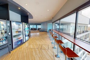 Comfort Room | Bar (di hartanah)