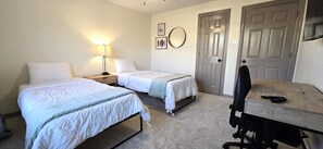 3 bedrooms, free WiFi, bed sheets - Central Location - Heights & Downtown 5 Mins - 3BR - Groups, Family, Yard, Pets (Houston)