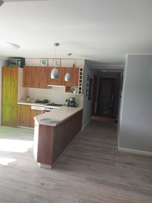 Microwave, coffee/tea maker, electric kettle, toaster - Apartment in Sopot Near Monte Cassino Street (Sopot)