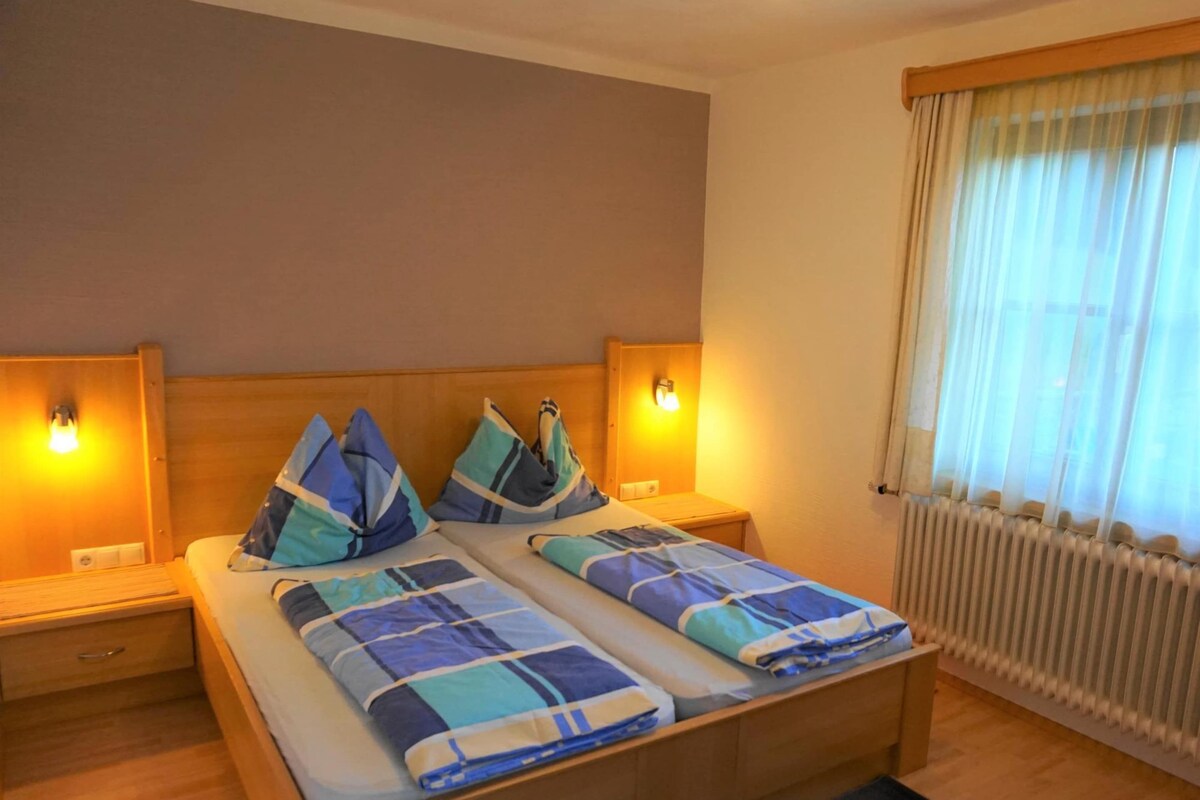 5 bedrooms, bed sheets